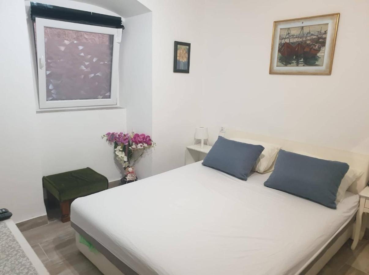 Apartmani Nedo สปลิท ภายนอก รูปภาพ